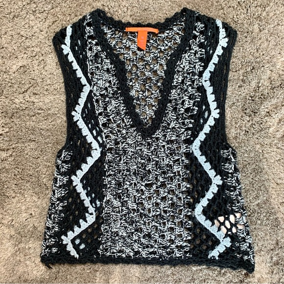 NWOT Chelsea & Violet Crochet Knit V Neck Crop Tank - Picture 1 of 3
